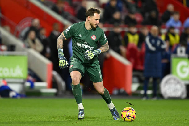 更因为他与 更因为他与