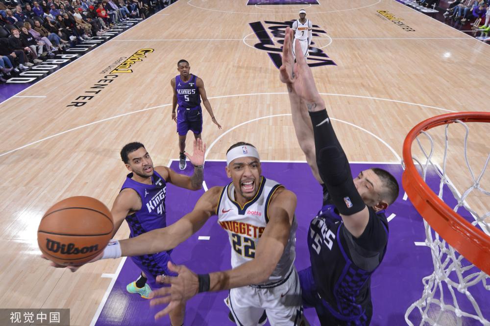 一个备受关 一个备受关